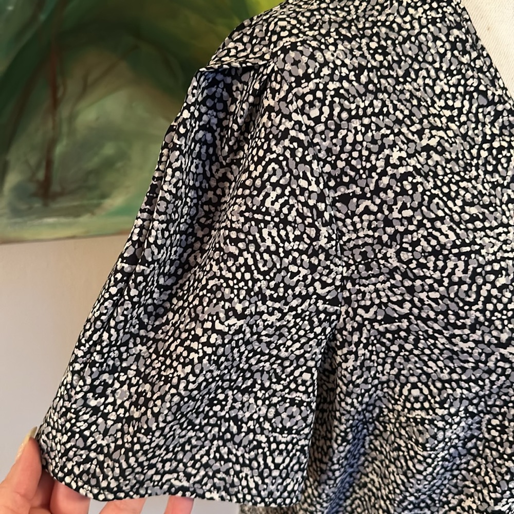 Express Patterned Blouse - Picture 3 of 8